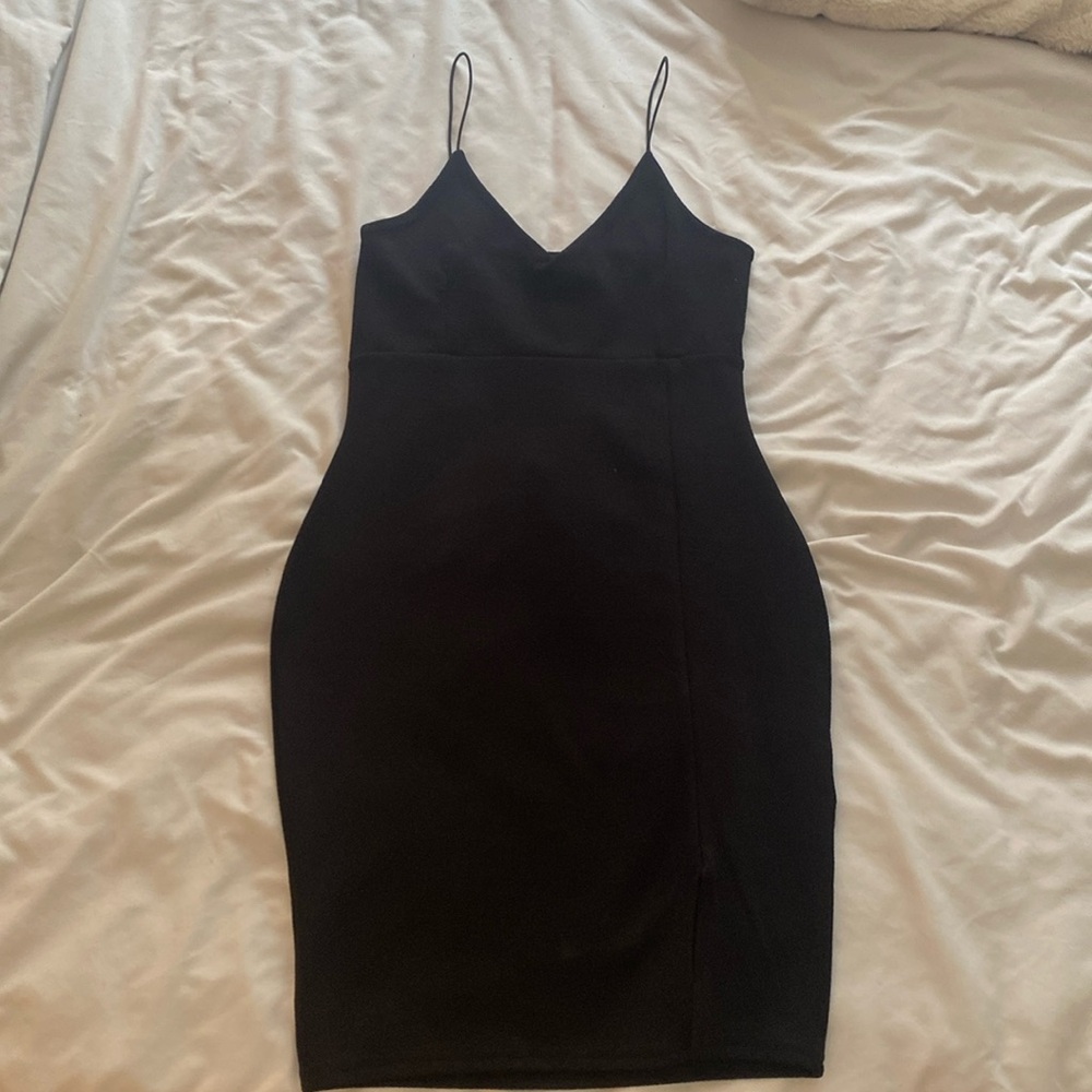 Pretty Little Thing midi black dress